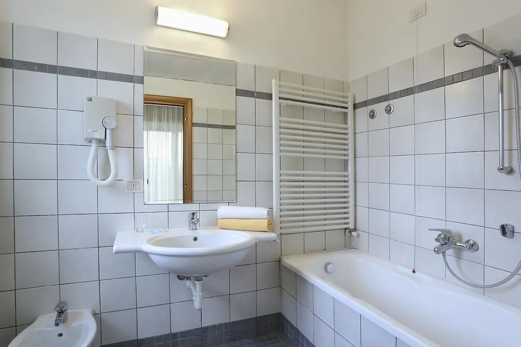 Hotel Iones ريميني
