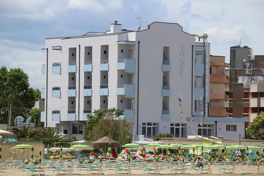 Hotel Iones ريميني