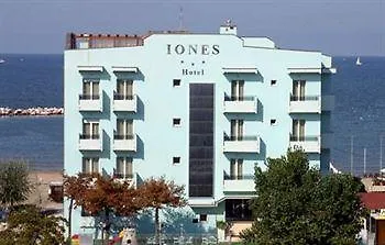 Hotel Iones ريميني 3*,