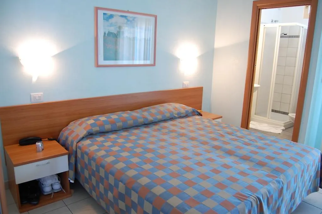 Hotel Iones ريميني